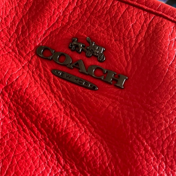Slightly worn Coach briefcase in cherry red - Picture 3 of 7